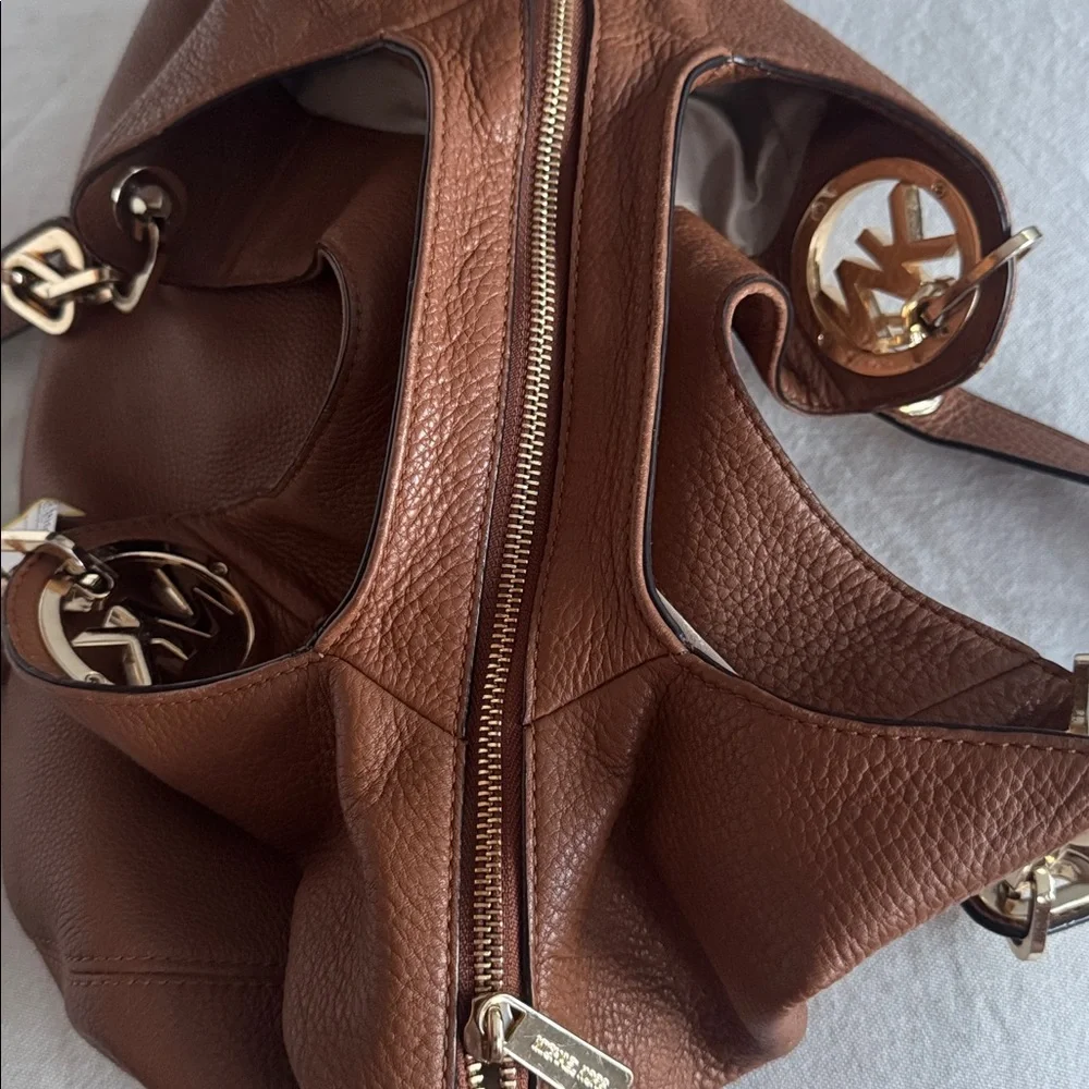 Michael Kors Brown Pebbled Leather Multi-Pocket Shoulder Bag. Gold hardware. - Picture 7 of 14